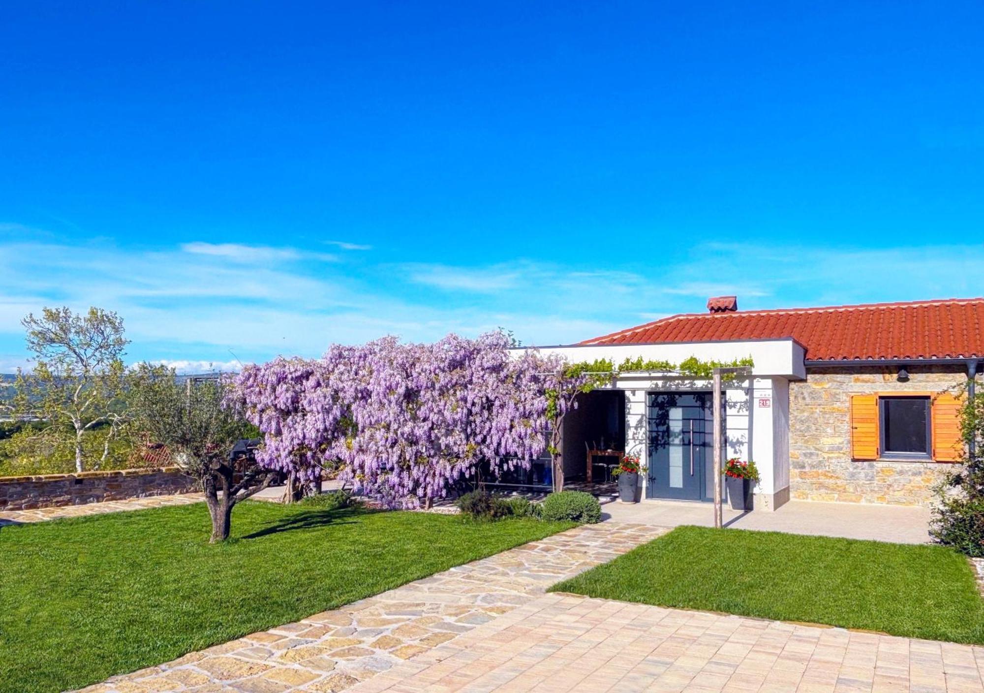 Casa Miranda - Family Comfort In A Quiet Area, Near The Sea, With Bbq And Free Parking Zgornje Skofije Екстериор снимка